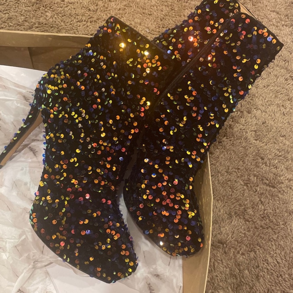 Multicolored sequined bootie